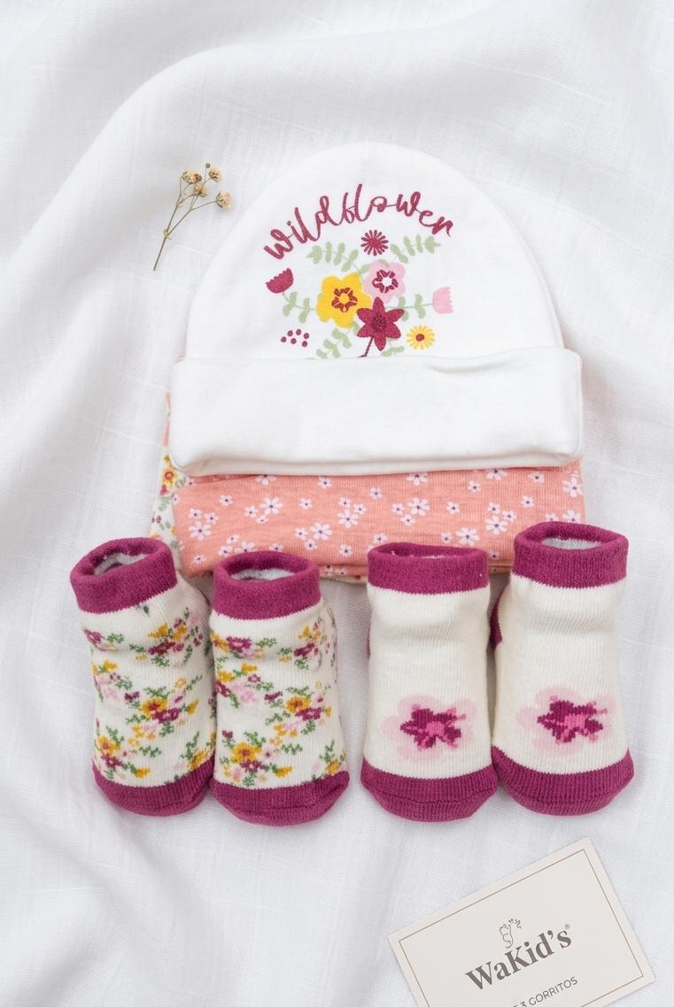 SET DE GORRITO Y MEDIAS PARA BEBE